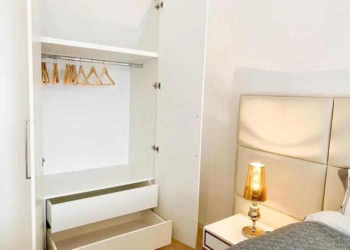 Holiday home Premium Suburb House - Comfortable, Quiet, Beautiful *